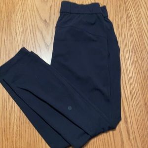 Black Lululemon on the fly pant size 4